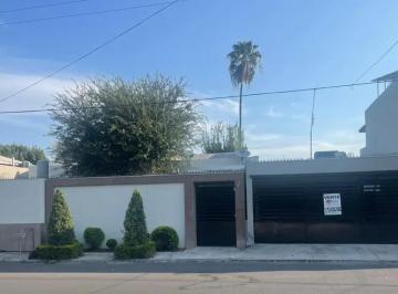 1 · Casa en Venta en Fuentes del Valle, San Pedro Garza García - Amplia y Bien Ubicada