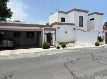 1 · Casa en Venta de Prácticamente en Una Planta en Fuentes del Valle. Cerca de Humberto Lobo y Morones