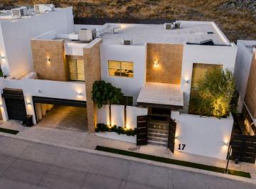 Casa de 3 habitaciones, Hermosillo · Se Vende Lujosa Casa en La Rioja Norte con Recámara en Planta Baja