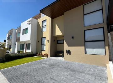 Casa · 200m² · 3 Recámaras · 2 Estacionamientos · Casa en Fraccionamiento Cañadas del Lago Corregidora con Funcionalidad Total en Una Sola Planta