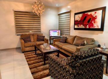 Casa de 4 habitaciones, General Escobedo · Venta de Casa de 3 Niveles Frente a Parque, Anahuac Madeira