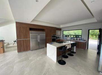 1 · Casa en Venta en Bosque Residencial, 4 Recámaras, Terreno Grande, con Vistas Al Bosque.