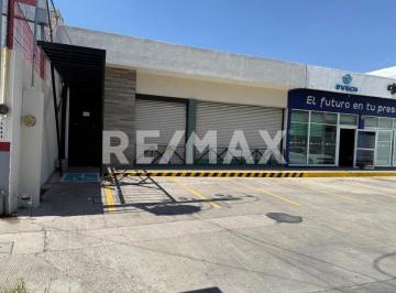 Local comercial · 180m² · 4 Estacionamientos · Local en Renta - (4)