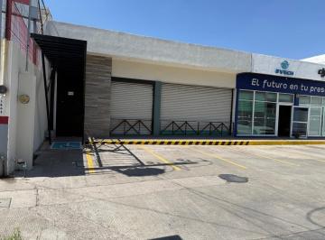 Local comercial · 180m² · 4 Estacionamientos · Local en Renta - (4)