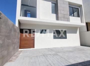 Casa · 298m² · 4 Recámaras · 2 Estacionamientos · Casa en Venta - (4)