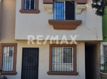 Casa · 3 Recámaras · 2 Estacionamientos · Casa en Renta Calle Esperanza Fracc. Villas de Alcazar - (4)