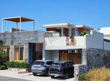 N/A · Casa con Jardín Central, Espacio Familiar en Primer Nivel, y Más, Zibatá, Qro!