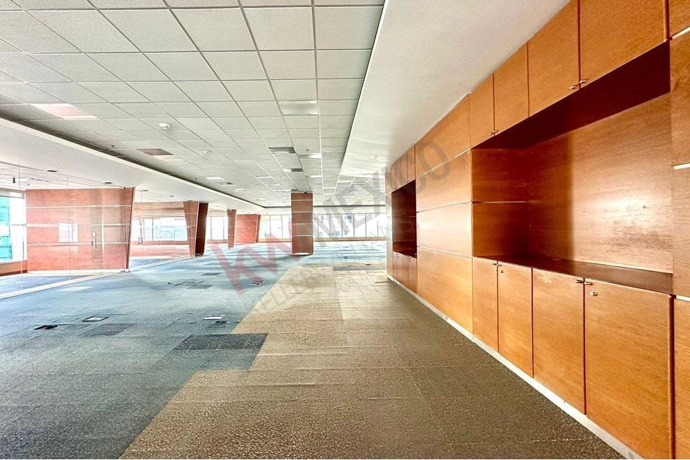 Excellent Office Rental Opportunity by Square Meter - Av. Santa Fe