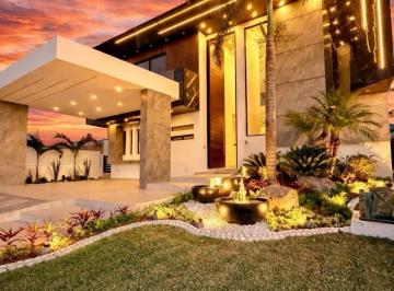 Casa · 482m² · 4 Recámaras · 2 Estacionamientos · Casa - Fraccionamiento Lomas de Cocoyoc