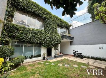 Casa · 265m² · 4 Recámaras · 2 Estacionamientos · Casa 4 Recámaras con Jardín en Coyoacán.