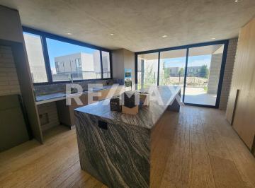 Casa en condominio de 4 habitaciones, Querétaro · Casa en Venta en Lomas del Campanario Norte con Recámara en Planta Baja, Querétaro