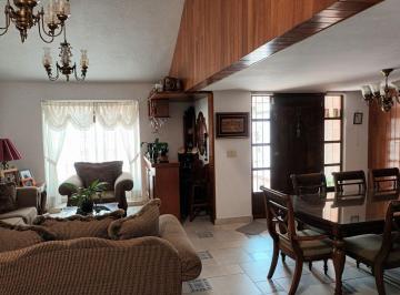 Casa · 210m² · 3 Recámaras · 2 Estacionamientos · Casa Ubicada y Cómoda con Buenos Espacios