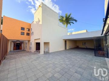 Casa · 534m² · 5 Recámaras · 6 Estacionamientos · Casa en Renta Gran Ubicacion y Amplios Espacios, Para Oficinas o Residencial, Colonia Mexico, Merida