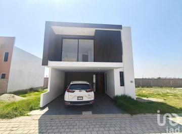 Casa · 213m² · 3 Recámaras · 2 Estacionamientos · Casa en Venta, Cerca de Importantes Universidades Como Uvm, Udlap, Anahuac