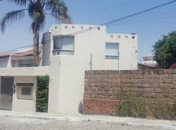 Casa · 500m² · 3 Recámaras · 4 Estacionamientos · Casa en Renta en Santa Cruz Guadalupe