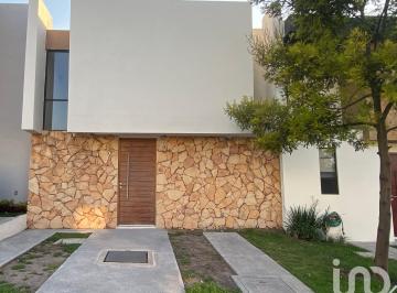 Casa · 130m² · 3 Recámaras · 2 Estacionamientos · Casa en Renta Xim Hai Zibatá