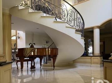 Casa · 820m² · 7 Recámaras · 6 Estacionamientos · Casa en Venta en Azaleas Residencial, Fraccionamiento Bugambilias