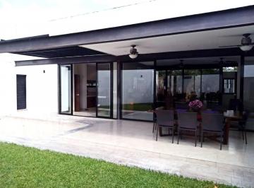 1 · Casa en Venta en Privada Ubicada en Cholul
