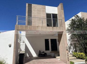 Casa · 239m² · 3 Recámaras · 2 Estacionamientos · Casa en Renta en Cumbres Santa Clara