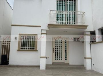 Casa · 149m² · 3 Recámaras · 2 Estacionamientos · Casa en Renta en Monterrey