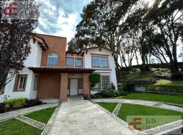 Casa en condominio · 355m² · 3 Recámaras · 7 Estacionamientos · Casa en Condominio en Los Robles