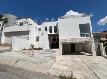 Casa · 343m² · 3 Recámaras · 2 Estacionamientos · Casa en Renta Cantera del Pedregal