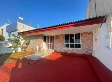 Casa de 4 habitaciones, Guadalajara · Amplia Casa de Una Planta con Gran Jardín y Terraza