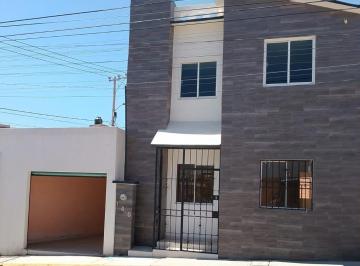 Casa de 5 habitaciones, Mineral de la Reforma · Casa en Venta Fraccionamiento El Saucillo en Privada Cuenta con Local Comercial y Cinco Recamaras