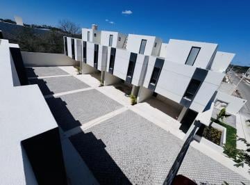 Casa · 166m² · 3 Recámaras · 2 Estacionamientos · Casa en Venta 3 Recamaras 3 Niveles San Juan Bautista, Mérida, Yucatán
