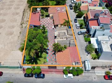 Casa de 3 habitaciones, Zapopan · Casa en Venta a Precio de Terreno | a 1 Cuadra de Juan Gil Preciado | 1,391 m²