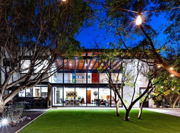 Casa · 712m² · 5 Recámaras · 4 Estacionamientos · Casa Amueblada en Renta en La Rica, Villas del Mesón