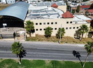 Inmueble productivo urbano de 29 habitaciones, Chihuahua · Propiedad Comercial en Venta en Av Tomas Valles Vivar