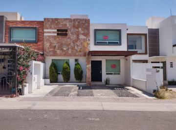 Casa de 4 habitaciones, Querétaro · Casa con 4 Habitaciones en Renta en Residencial El Refugio
