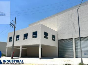 Nave industrial · 1940m² · 1 Recámara · 8 Estacionamientos · Nave en Renta Zona Santa Catarina