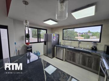 Casa · 218m² · 4 Recámaras · 2 Estacionamientos · Casa en Venta en Rinconada de Los Andes, Frente a Área Verde