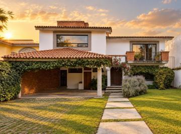 Casa · 445m² · 3 Recámaras · 2 Estacionamientos · Casa en Venta en Campestre Morillotla, San Andres Cholula Puebla