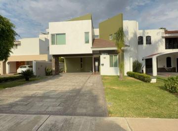 Casa de 3 habitaciones, Zapopan · Residencia de Lujo en Renta Coto San Carlos Fraccionamiento Valle Real Zapopan