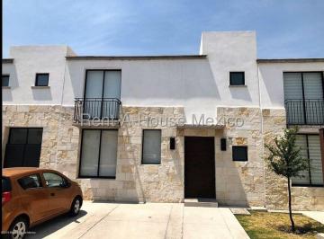 Casa de 3 habitaciones, Querétaro · El Refugio Casa Estilo Mexicano Contemporáneo con Amenidades y Áreas Verdes en Renta Rah2655