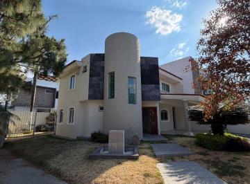 Casa en condominio · 221m² · 3 Recámaras · 2 Estacionamientos · Casa en Renta, Arbolada Bosques de Santa Anita.