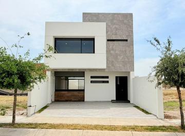 Casa de 3 habitaciones, León · Casa Nueva en Venta en Mayorca Residencial, 3 Recámaras con Baño Cada Una