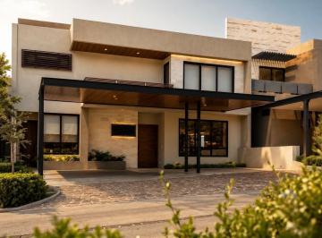Casa en condominio de 4 habitaciones, Querétaro · Casa con Amplios Espacios y Jardin en Altozano