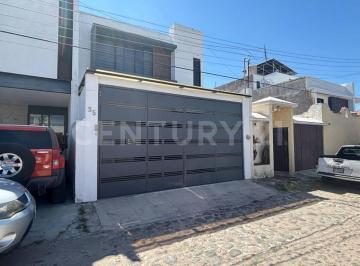 Casa · 126m² · 3 Recámaras · 2 Estacionamientos · Casa en Renta en Coto San Francisco, Zapopan.
