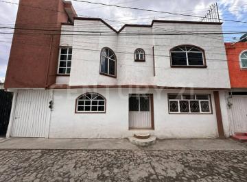 Casa · 290m² · 6 Recámaras · Casa en Venta en San Cristóbal Tecolit, Zinacantepec, Edo de Mexico