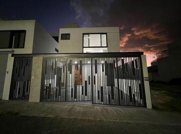 Casa de 4 habitaciones, Zapopan · Casa en Venta Circuito del Bosque 4 Recamaras