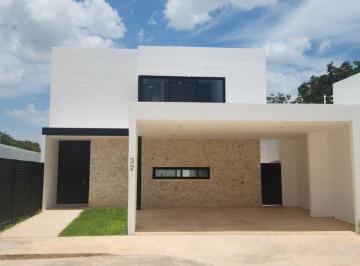 Casa · 225m² · 3 Recámaras · 2 Estacionamientos · Casa en Privada Temozon Nte