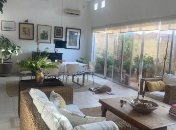 Casa en condominio de 2 habitaciones, Irapuato · Hermosa Casa en Renta Amueblada, por Periodo Corto.