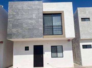 Casa · 134m² · 3 Recámaras · 2 Estacionamientos · Casa en Cerrada con Amenidades
