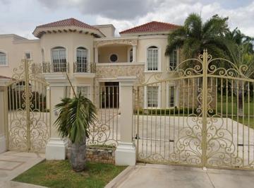 Casa de 7 habitaciones, Mérida · Casa en Venta en C. 79 155, Montes de Amé, 97115 Mérida, Yuc.