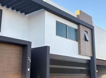 Casa · 237m² · 3 Recámaras · 2 Estacionamientos · Casa en Venta en Lomas del Mar
