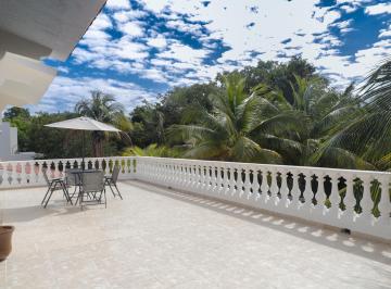 Casa · 452m² · 4 Recámaras · 6 Estacionamientos · ¡Descubre El Paraíso en Playacar Fase 2 con Nuestra Exclusiva Casa en Renta!?